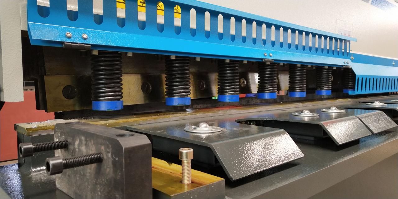 6mm * 3200 Hydraulic Steel Plate Cutting Machinery Steel Plate Shearing Machine