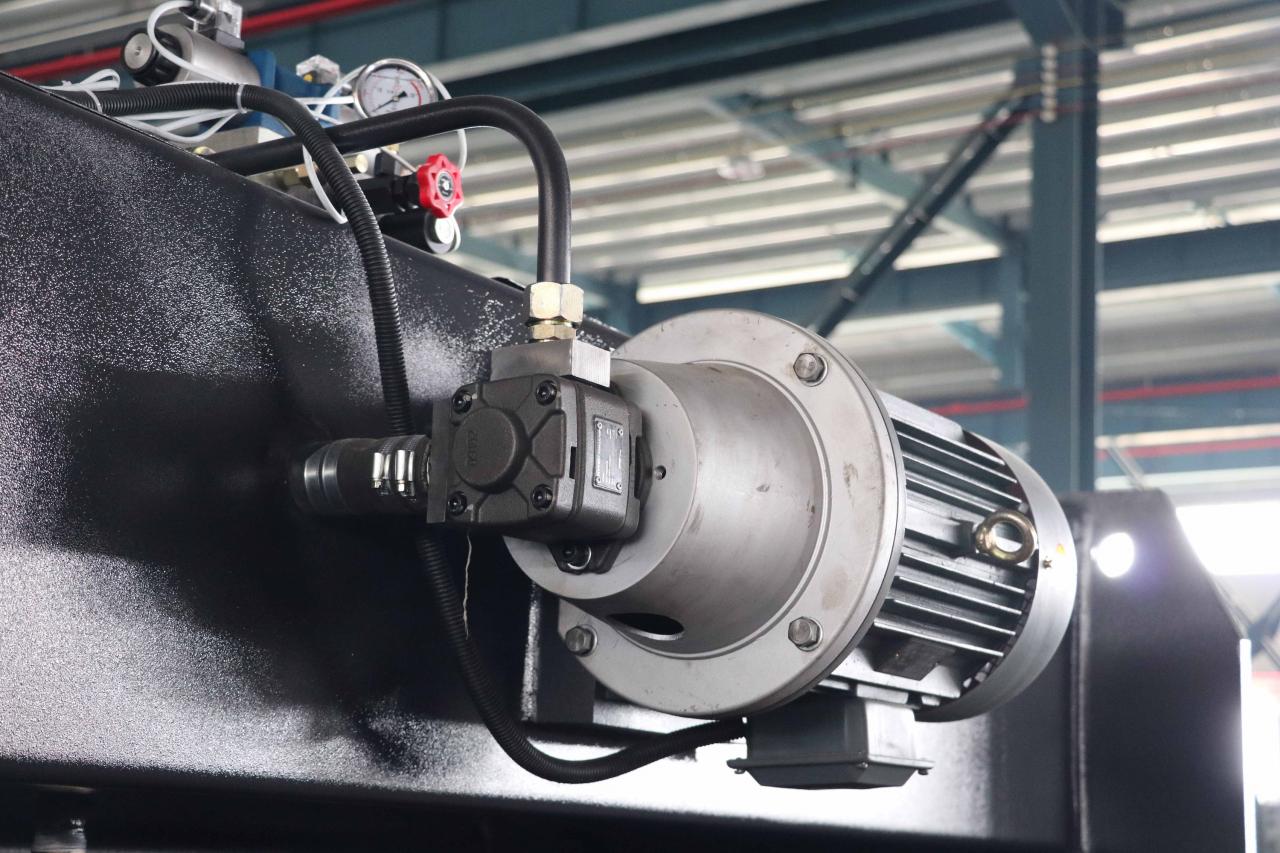 Cnc Hydraulic Press Brake Machine Mlengkung Servo Electric Press Brake 40T