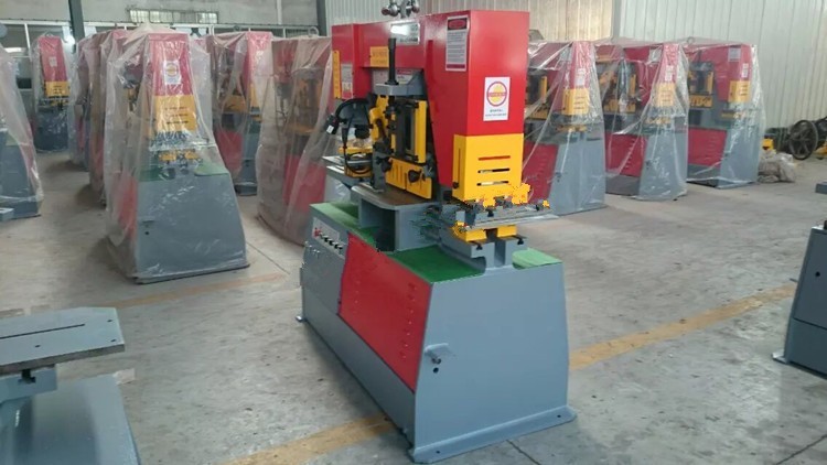 Q35y Series Multifunctional Hydraulic Iron Worker Gabungan Shearing lan Punching Machine
